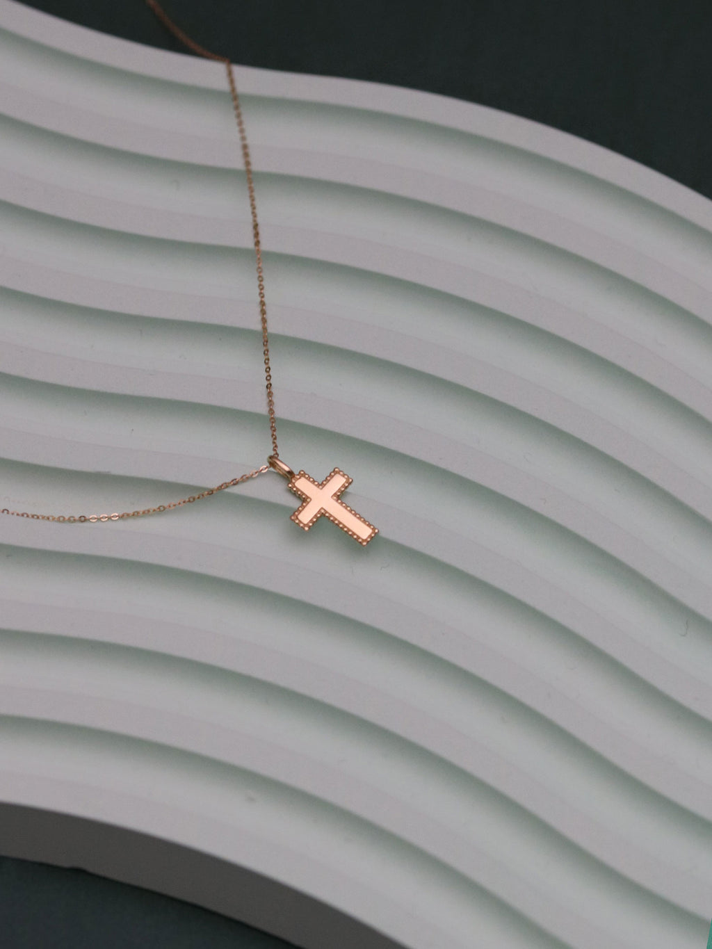 Cross Pendant Necklace in Solid Gold