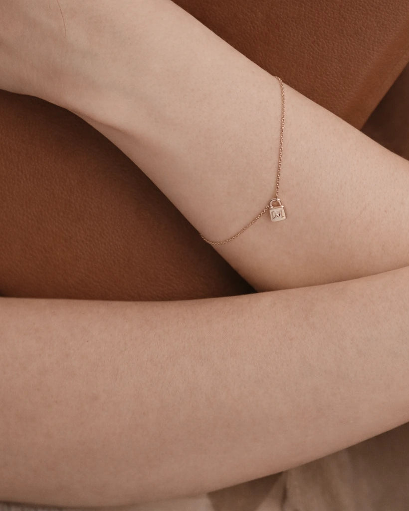 Engravable Padlock Pendant Bracelet
