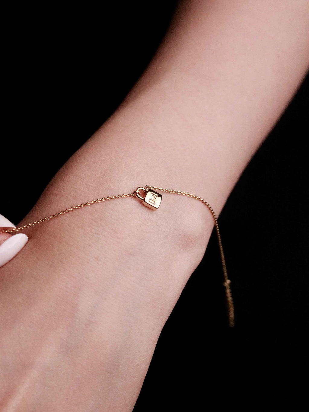 Engravable Padlock Pendant Bracelet