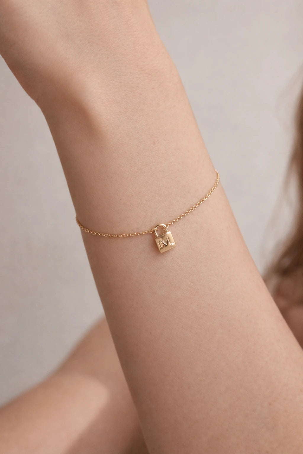 Engravable Padlock Pendant Bracelet