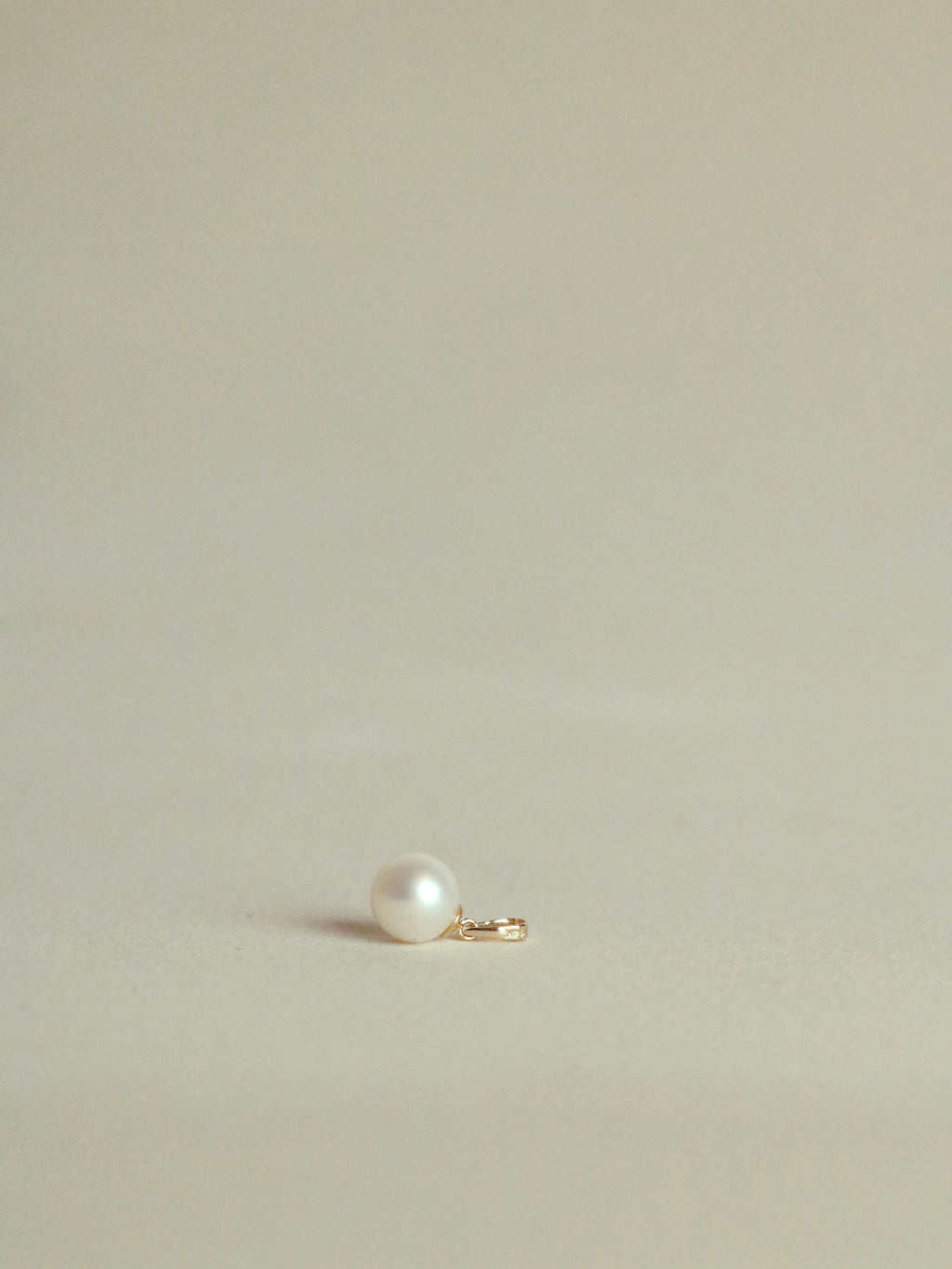 Pearl Pendant Necklace in Solid Gold