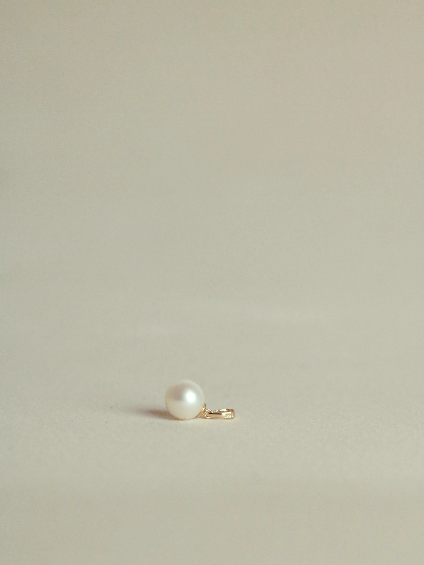 Pearl Pendant Necklace in Solid Gold