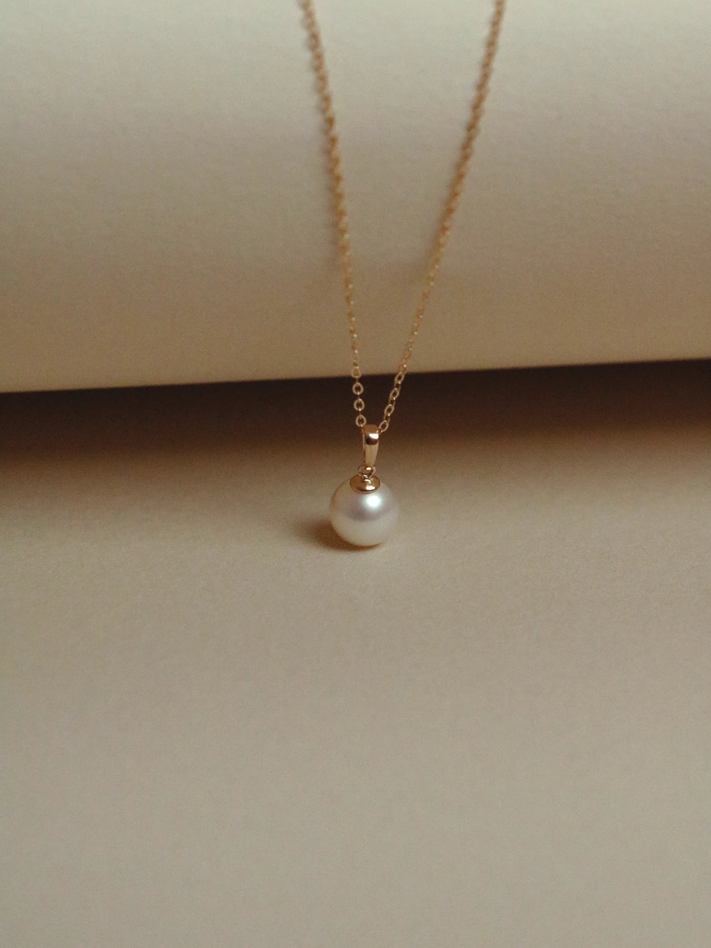 Pearl Pendant Necklace in Solid Gold