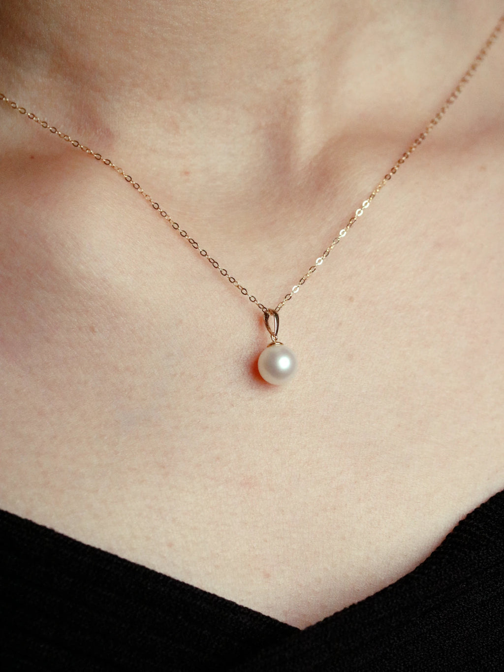 Pearl Pendant Necklace in Solid Gold