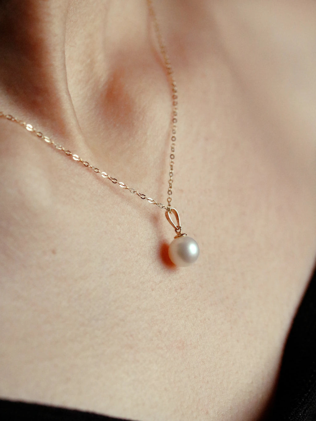 Pearl Pendant Necklace in Solid Gold