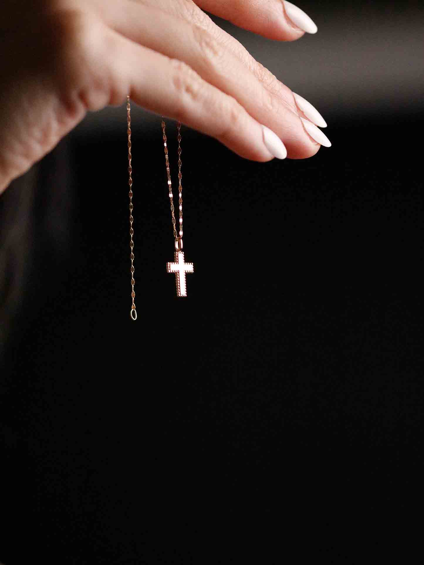 Cross Pendant Necklace in Solid Gold