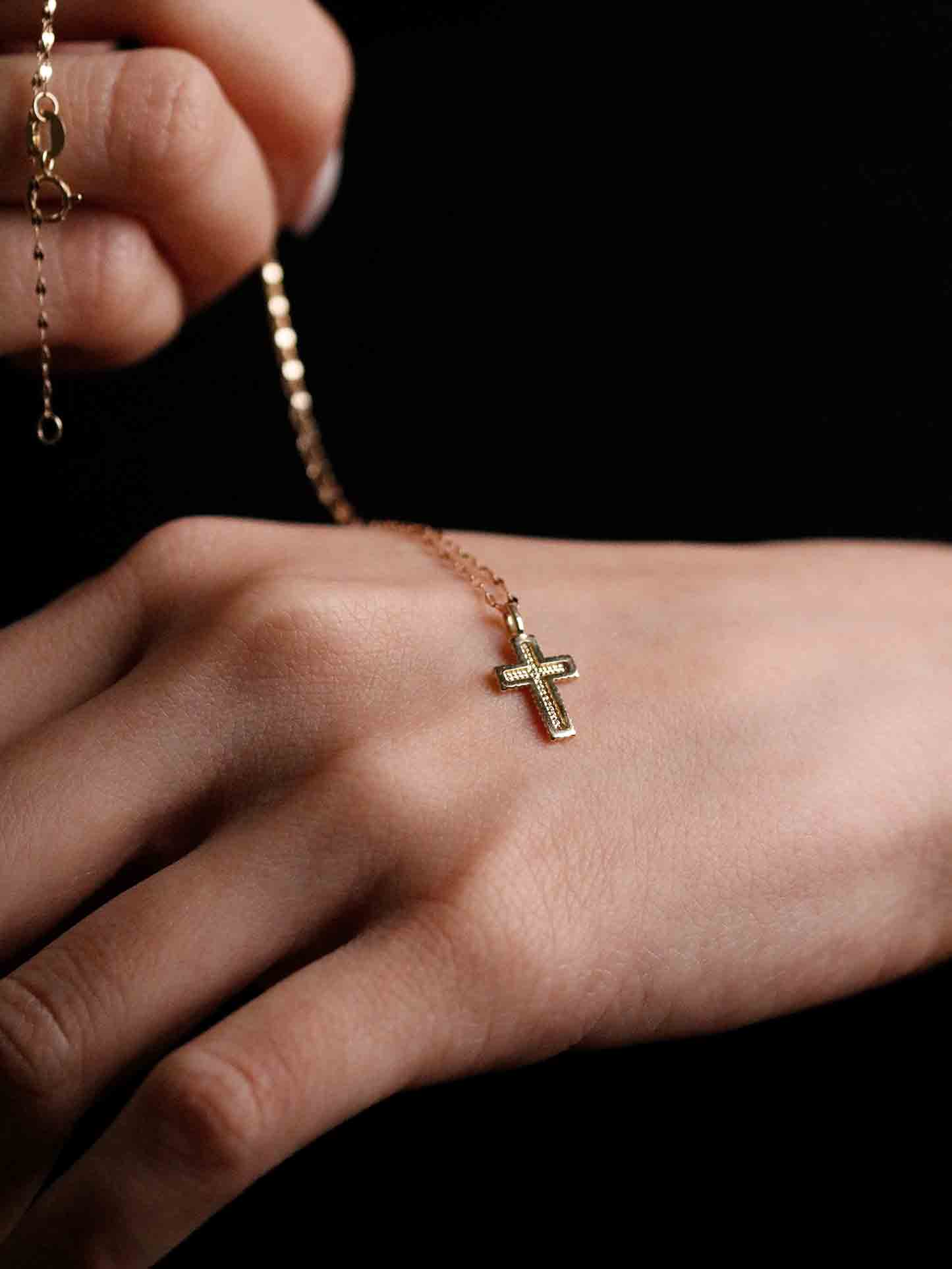Cross Pendant Necklace in Solid Gold