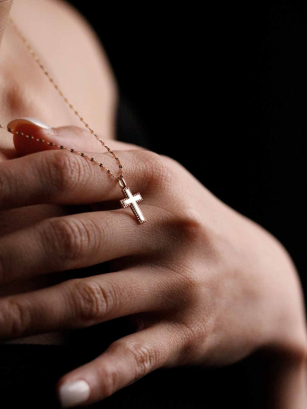 Cross Pendant Necklace in Solid Gold